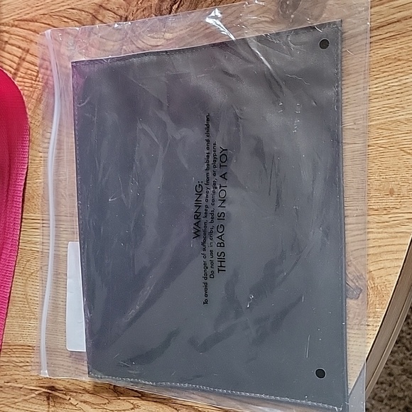 Thirty-One Zipper Pocket - Picture 2 of 4